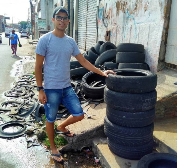 Brazilian Guy Finds The Perfect Use For Discarded Old Tires