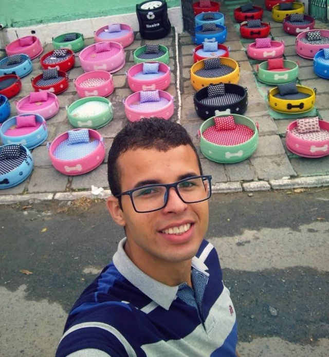 Brazilian Guy Finds The Perfect Use For Discarded Old Tires