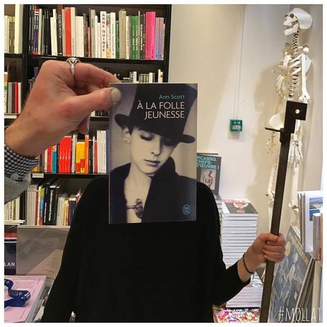 French Bookstore Uniquely Combines Their Visitors With Books