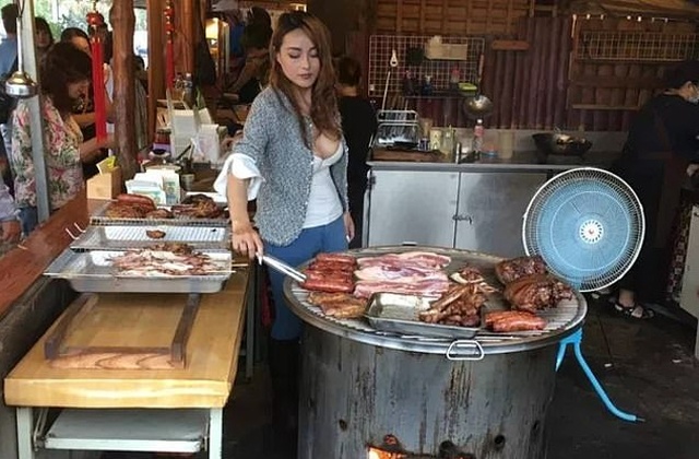 Tourists Love Busty 'Barbecue Goddess' From Taiwan