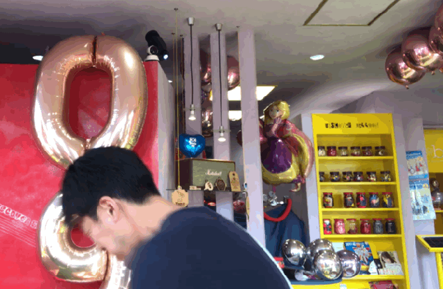 Man Eats Rhino Beetles From Kumamoto’s Bug-Food Vending Machine