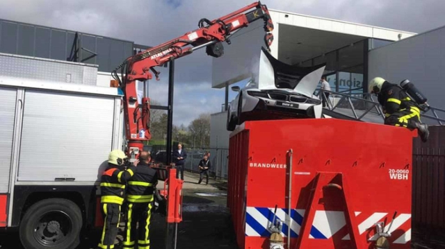 This How Dutch Firefighters Put Out The Fire Of BMW i8
