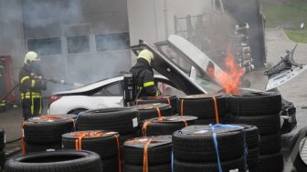 This How Dutch Firefighters Put Out The Fire Of BMW i8