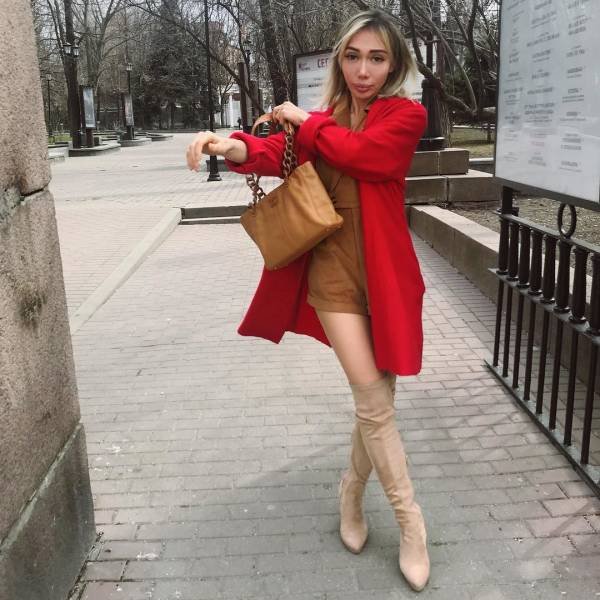 33-year-old Irina Kova From London Complains Men Don’t Take Her Seriously Because She Is Too Hot
