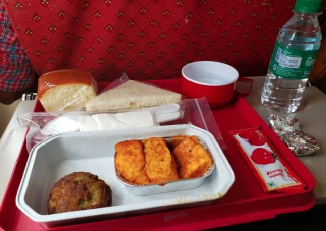 Business Class Food Vs. Economy Class Food | Others