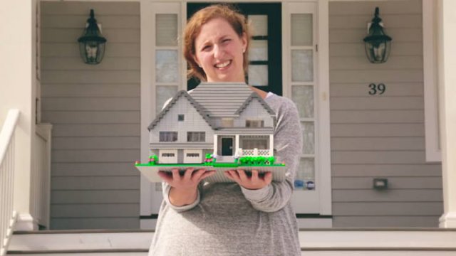 Designer Turns Real Homes Into LEGO Replicas