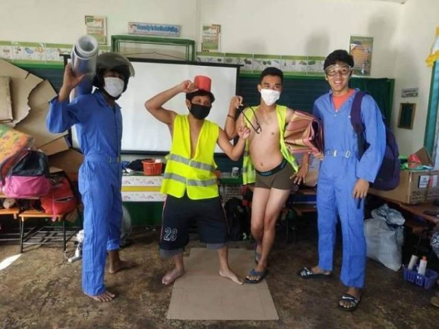 Taal Volcano Donations: Filipinos Pose In Mismatched Clothes