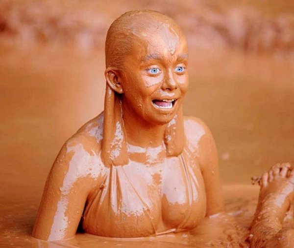 Photoshop Battle: Mud Girl