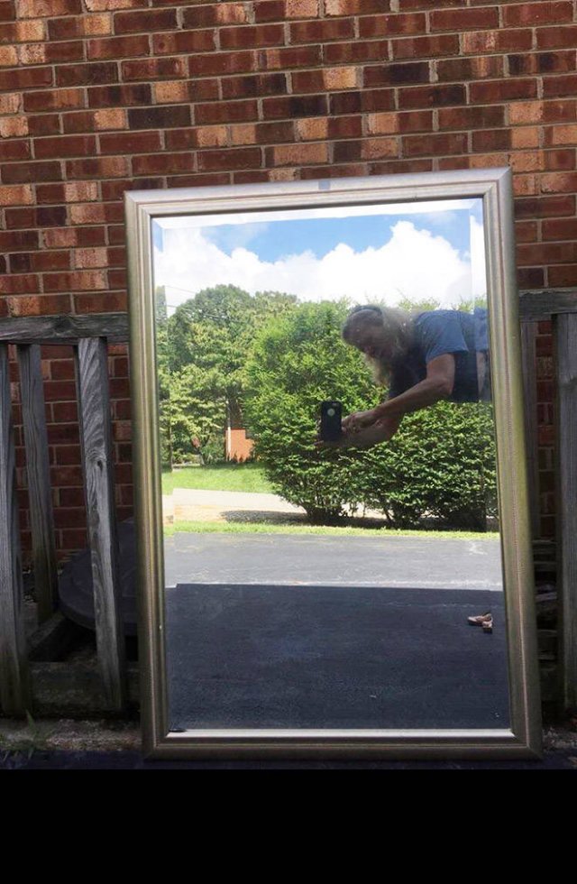 People Try To Sell Mirrors