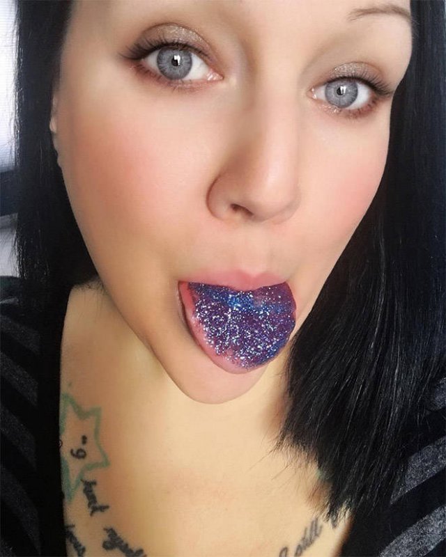 Weird Glitter Tongue Trend