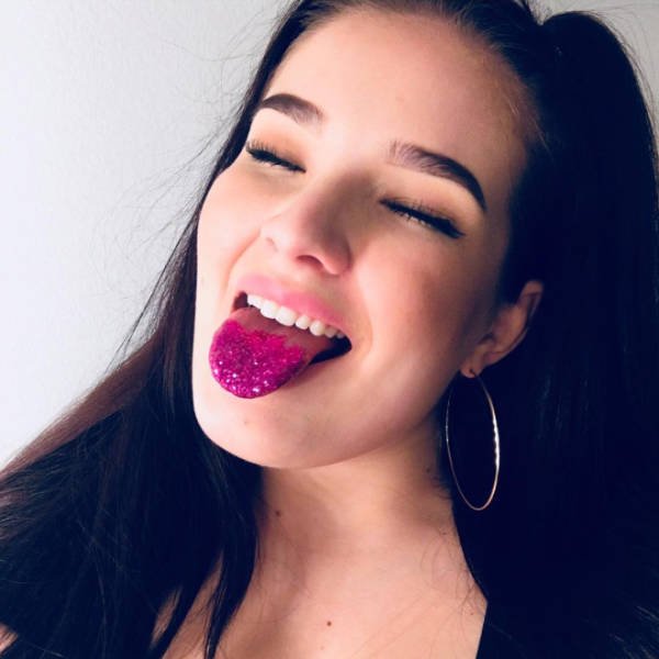 Weird Glitter Tongue Trend
