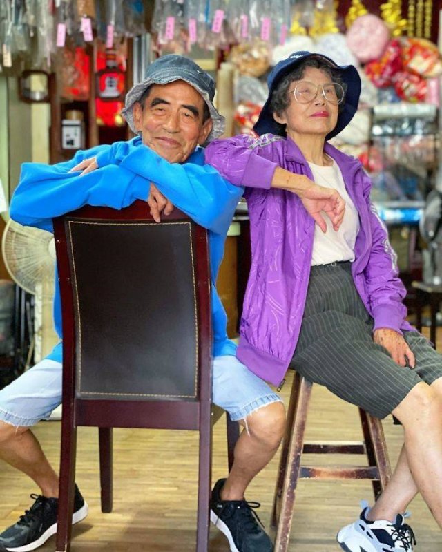 Taiwanese Couple Poses In Forgotten Clients Clothes From Laundry