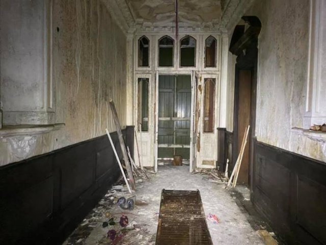 Abandoned Mansion Reveals Its Secrets