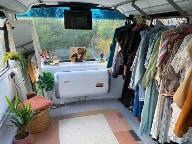 Couple Turned A Double Decker Bus Into A Fantastic Mobile Home