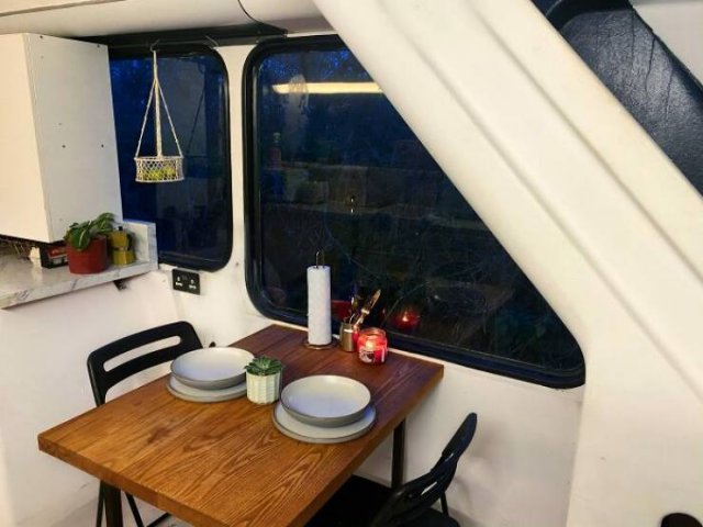 Couple Turned A Double Decker Bus Into A Fantastic Mobile Home