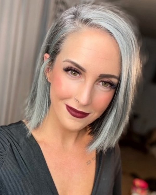 Women Who Decided To Be With Grey Hair