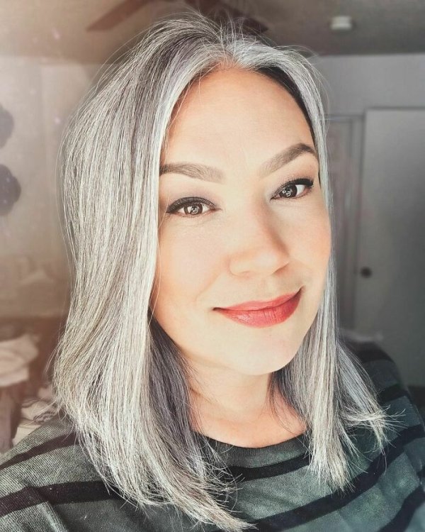 Women Who Decided To Be With Grey Hair