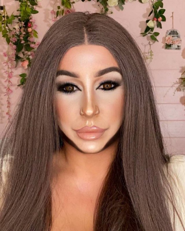 British Makeup Artist Can Turn Herself Into Any Celebrity