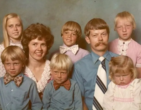 Funny And Awkward Family Photos
