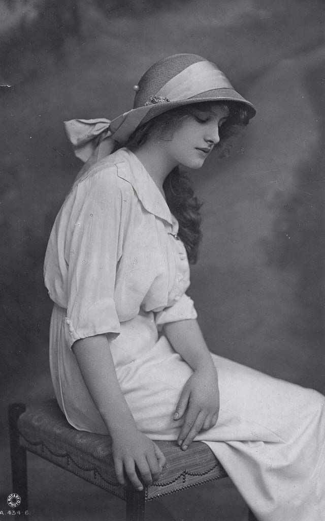 Beautiful Women Photos From The Past