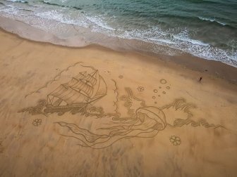 Amazing Drawings On The Beach