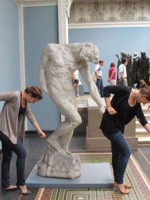 Funny Photos With Sculptures