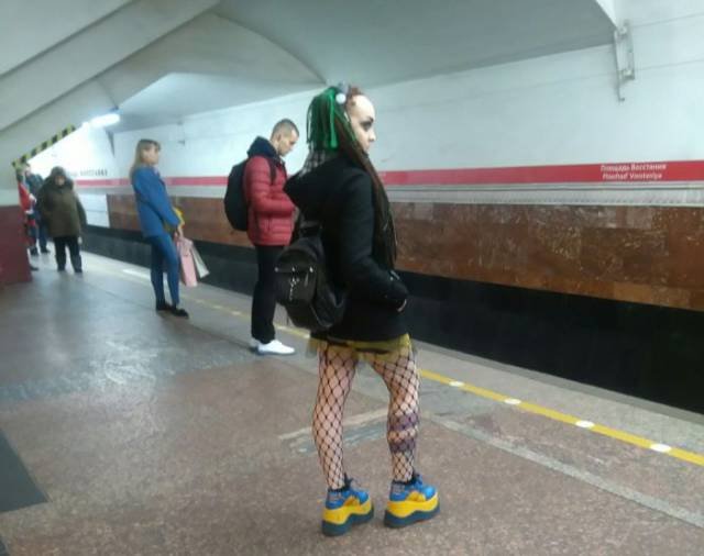 ''Fashionable'' People In The Subway