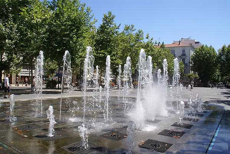 Unusual Fountains From Around The World