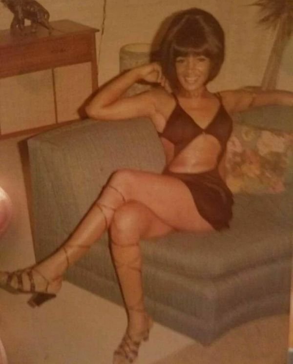 People Share Retro Photos Of Their Parents
