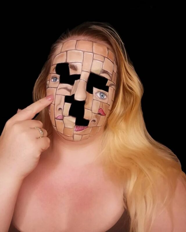 Unusual Art With Makeup