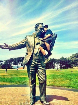 Funny Photos With Statues